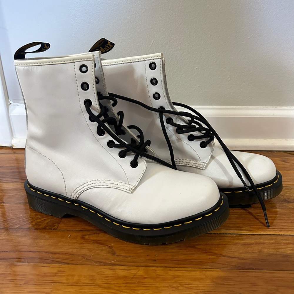 NWOT White Doc Martens Lace Up Combat Boots 25057
